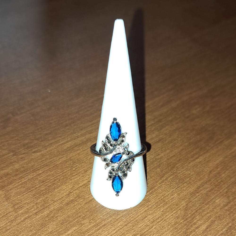 Elegant Blue and Silver Women's Ring 8